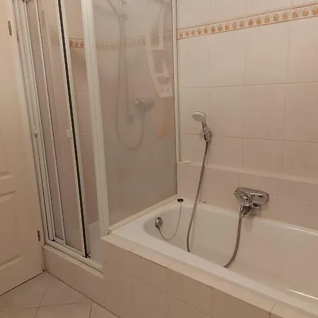 Apartment Mit Balkon *
